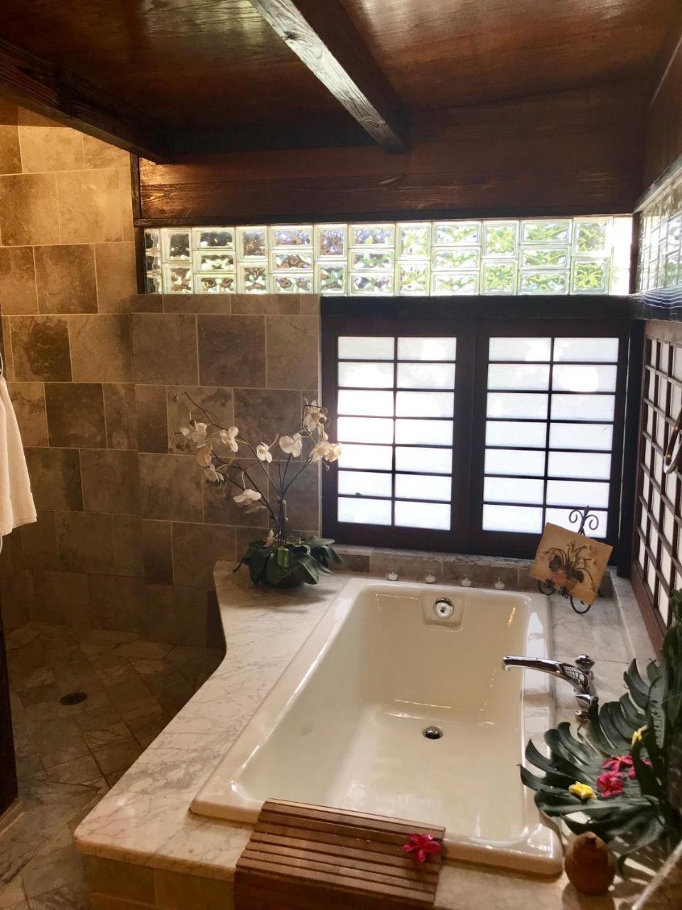 Hale Maluhia Country Inn Kailua-Kona Exteriör bild